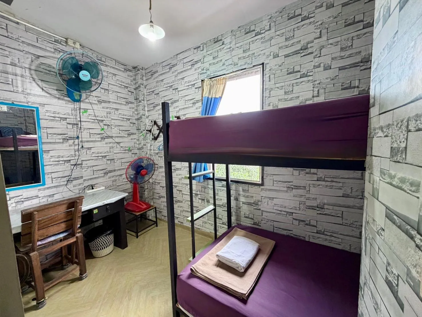 Bedroom, Bed in J Giant Hostel