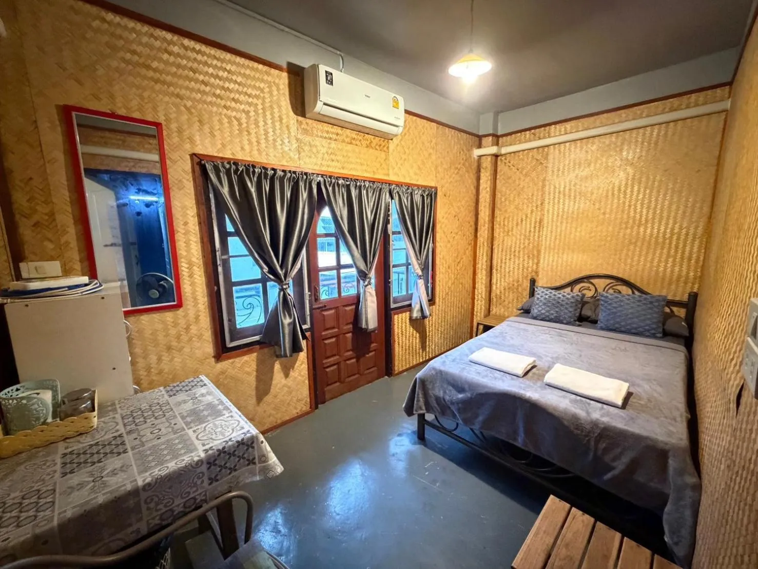 Bedroom, Bed in J Giant Hostel