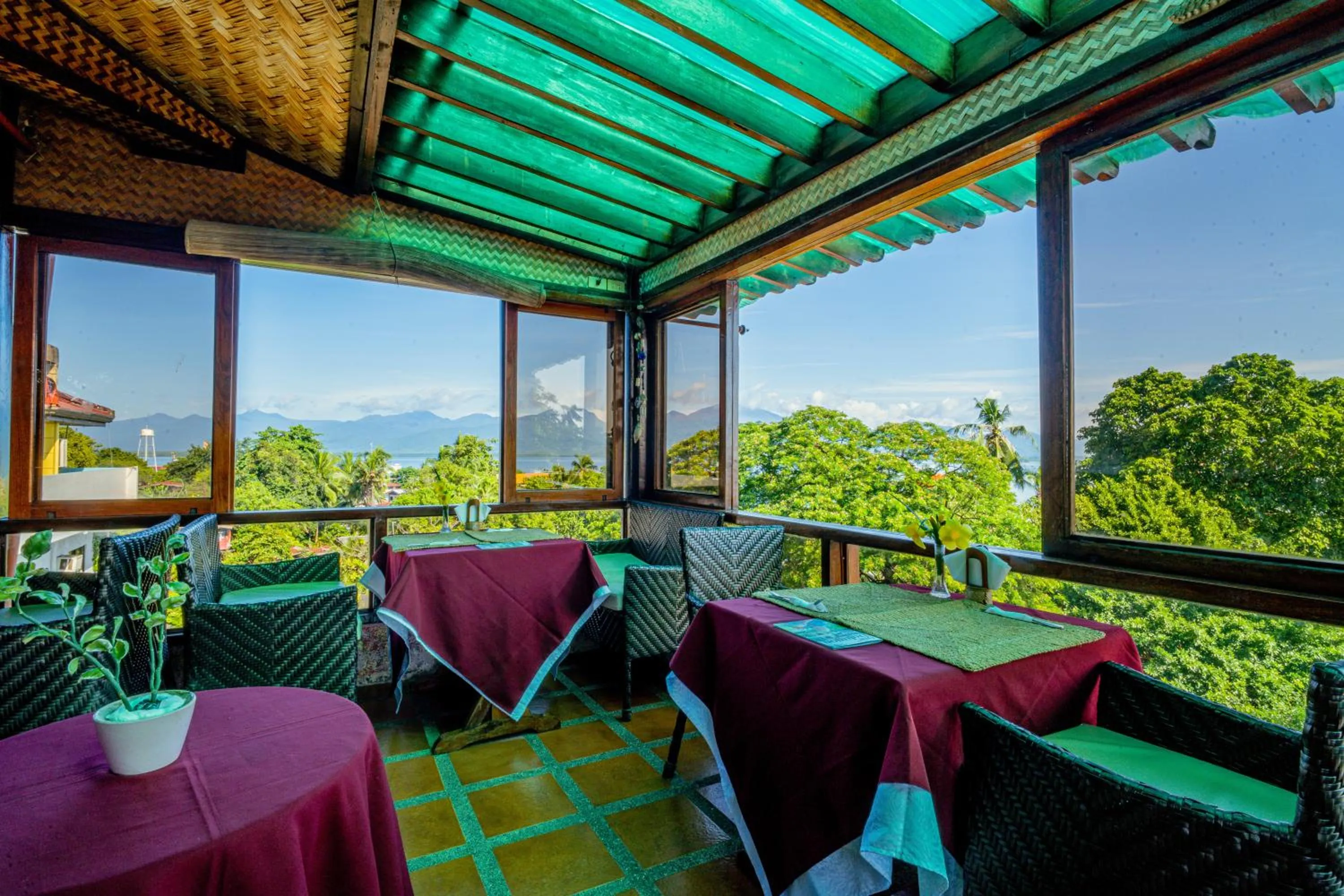 Restaurant/places to eat in Puerto Pension Inn