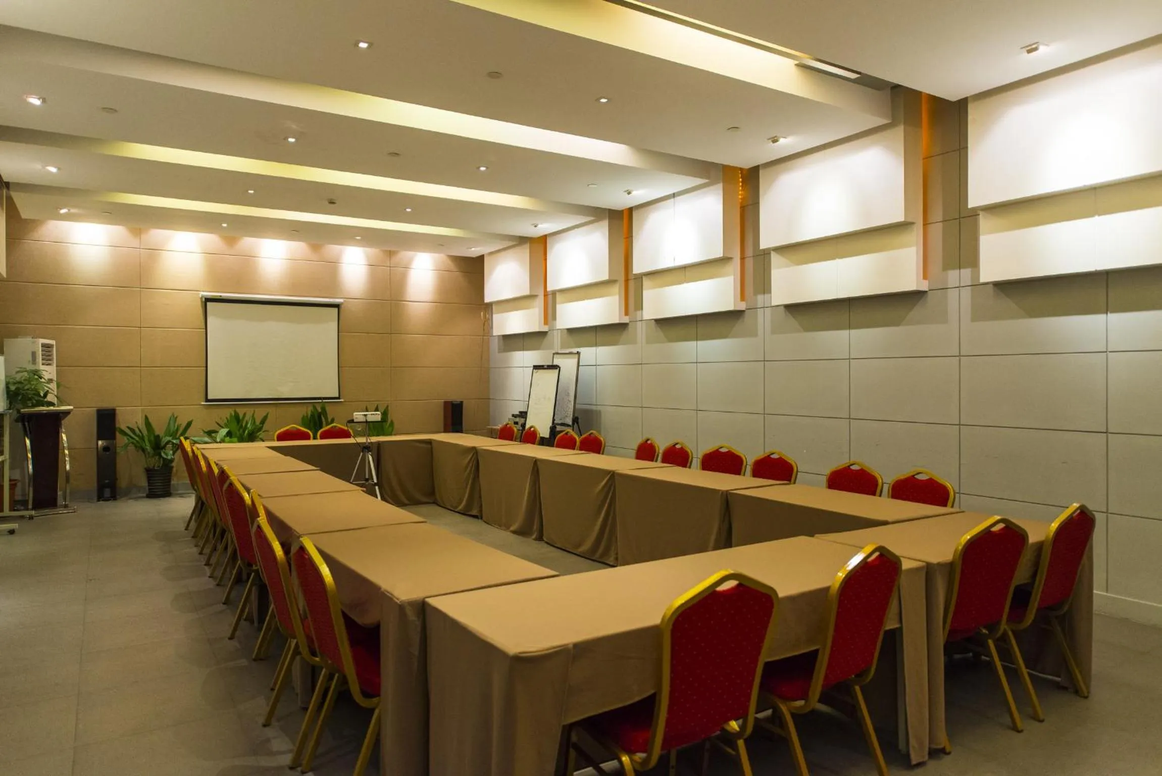 Meeting/conference room in Jingjiang Inn Shanghai Jiading Chengzhong Road