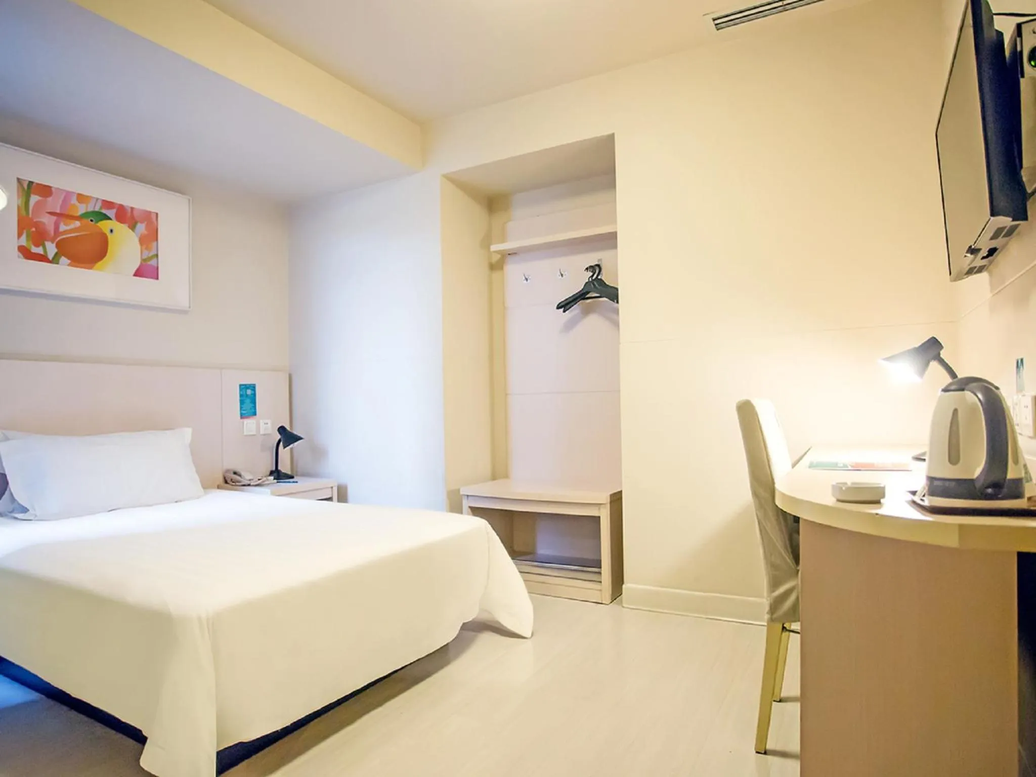 Bedroom, Bed in Jingjiang Inn Taiyuan Fuxi Street Wanda Plaza