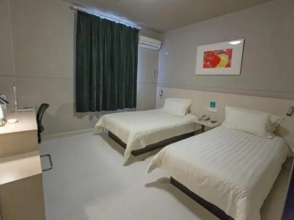 Bedroom, Bed in Jinjiang Inn Shanghai Lu Jiabang Road