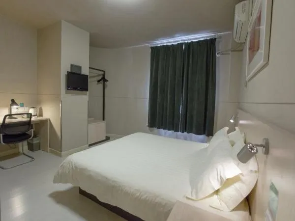 Bedroom, Bed in Jinjiang Inn Shanghai Lu Jiabang Road