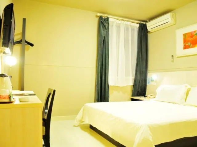 Bed in Jinjiang Inn Wujiang Zhongshan North Road