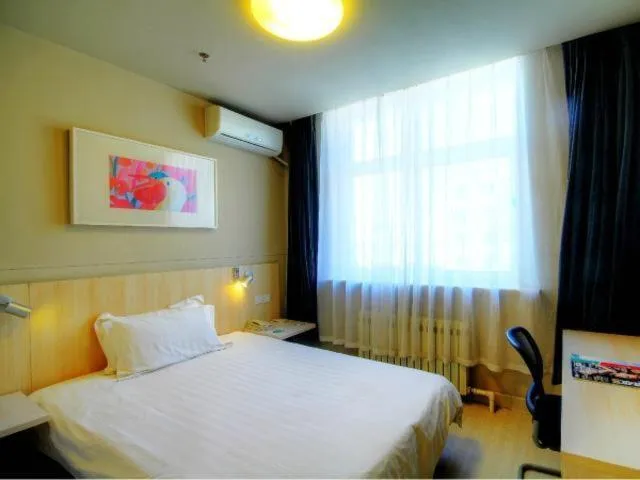 Bed in Jinjiang Inn Liaoning Chaoyang Railway Station