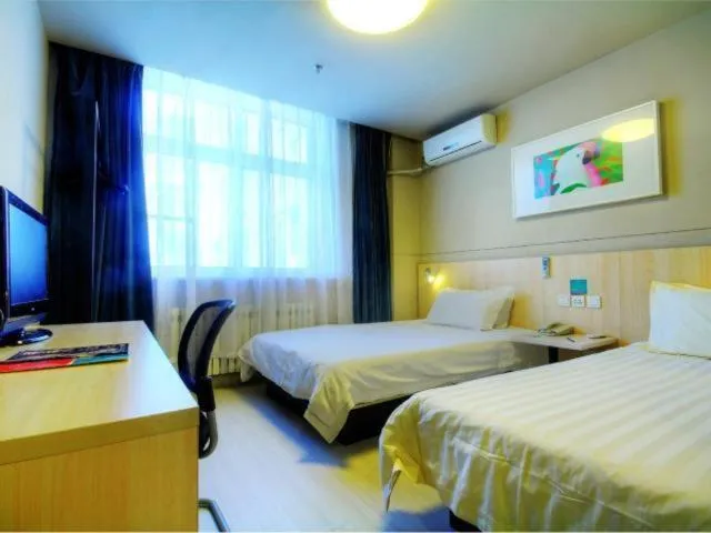 Bed in Jinjiang Inn Liaoning Chaoyang Railway Station