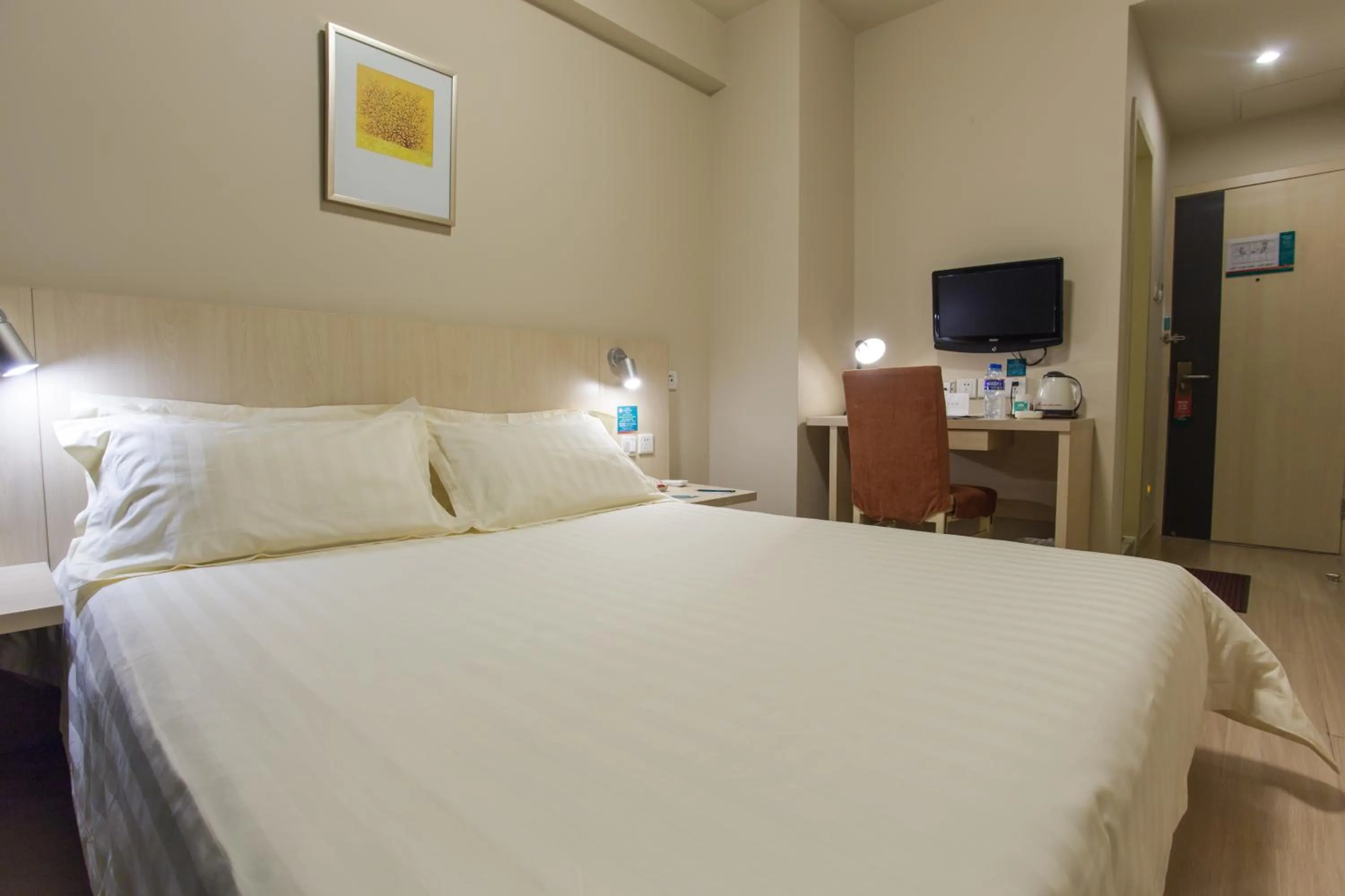 Bed in Jinjiang Inn Beijing Hepingmen