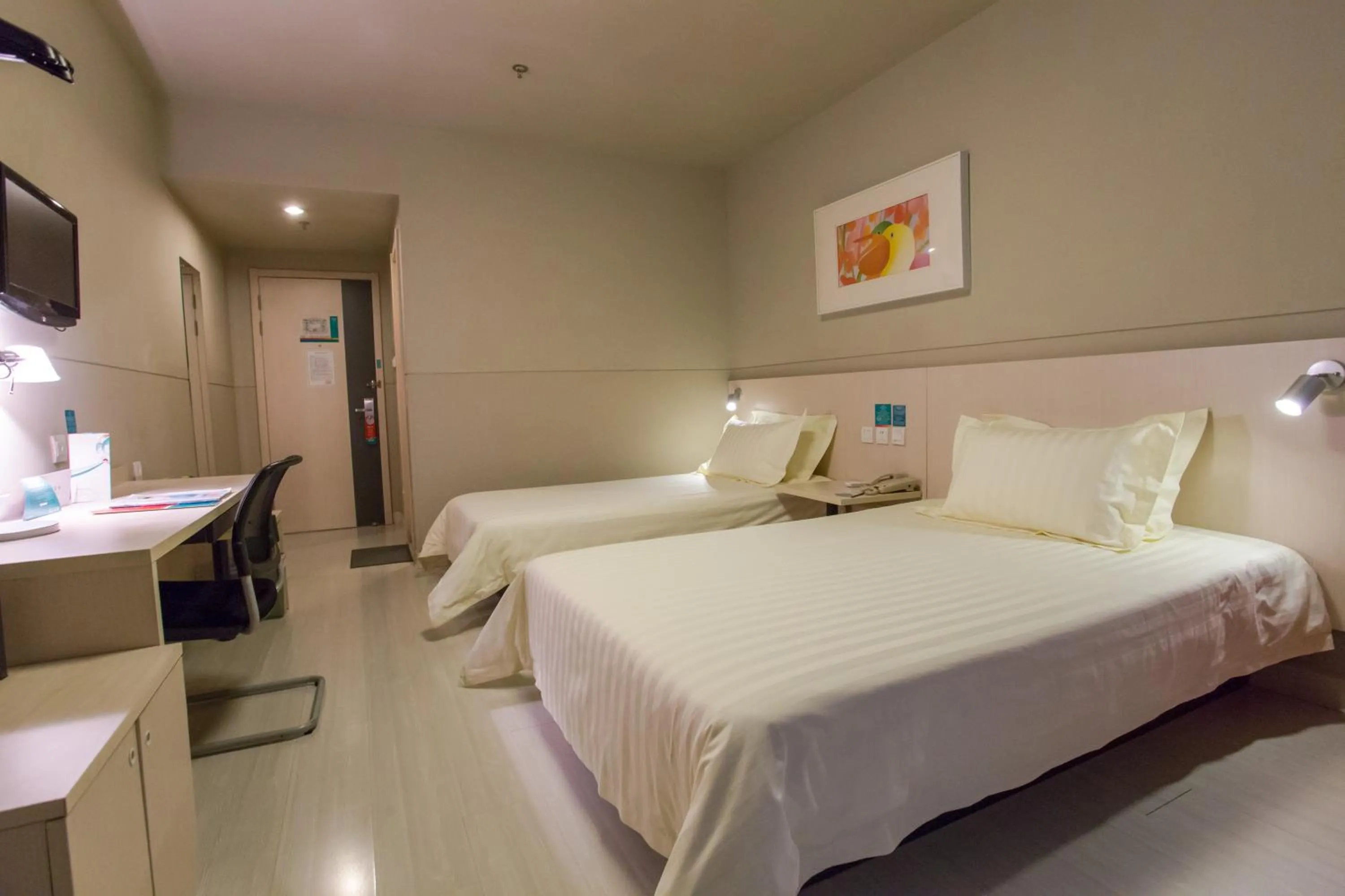 Photo of the whole room in Jinjiang Inn Beijing Xisi