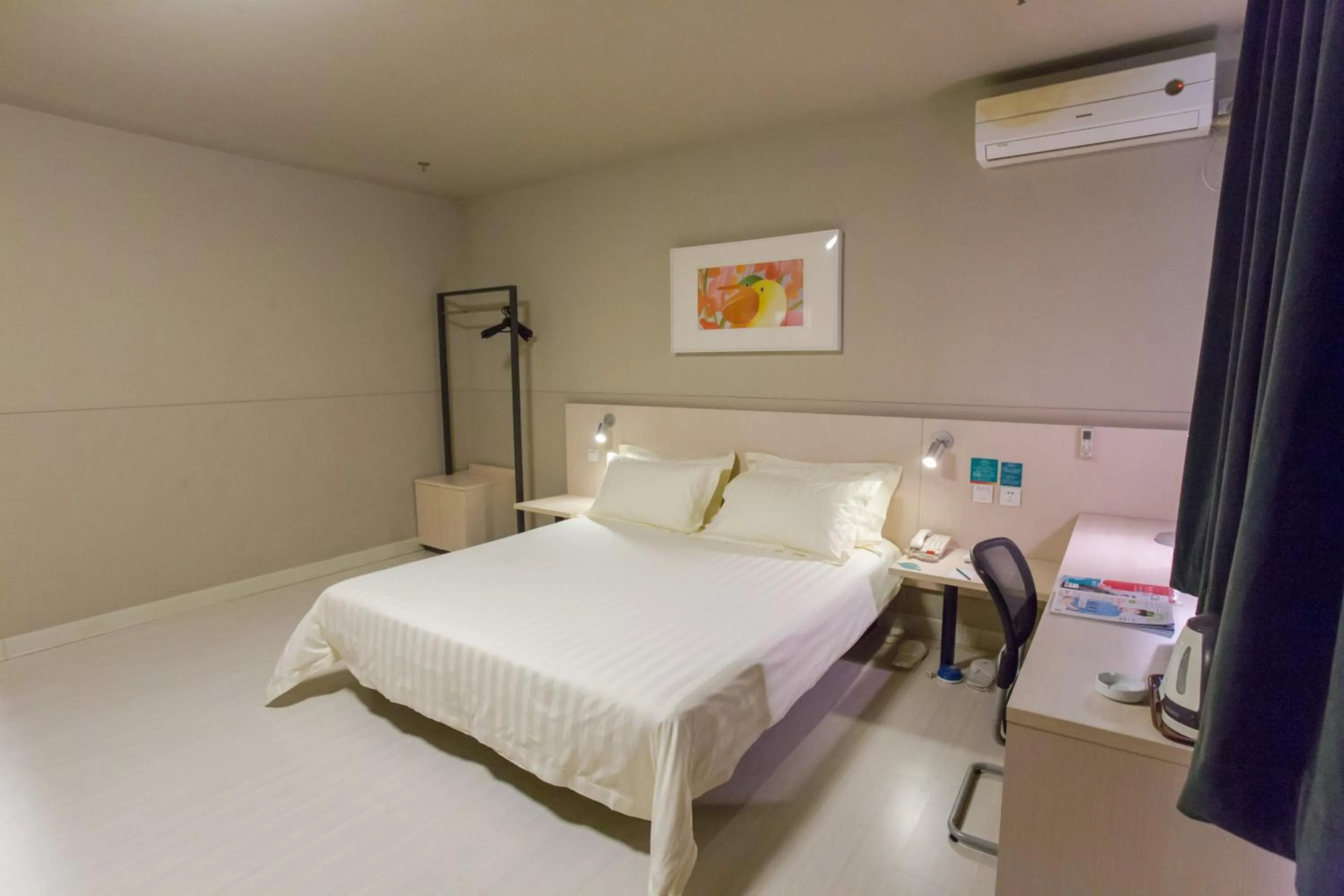 Photo of the whole room in Jinjiang Inn Beijing Xisi