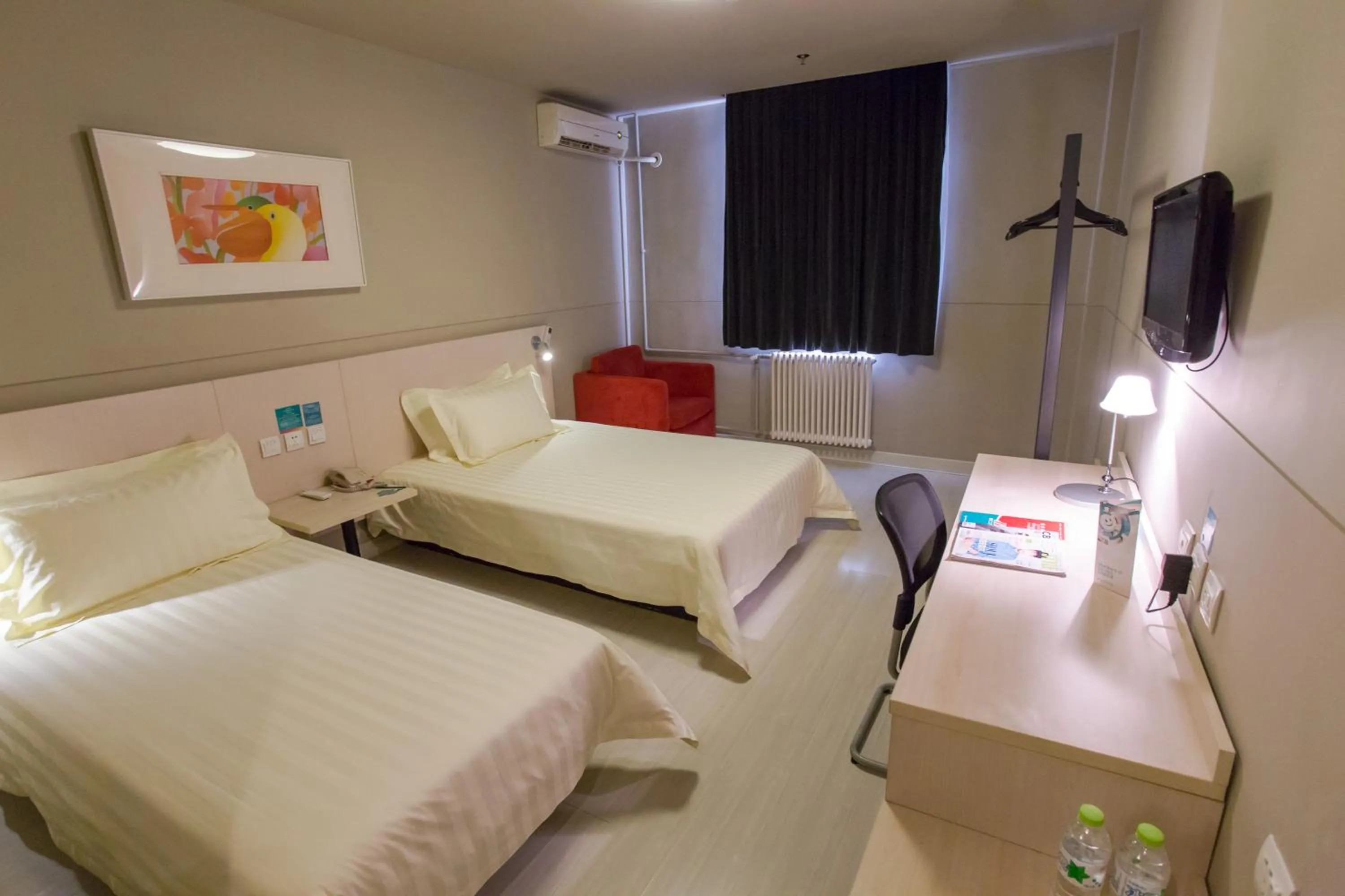 Photo of the whole room in Jinjiang Inn Beijing Xisi