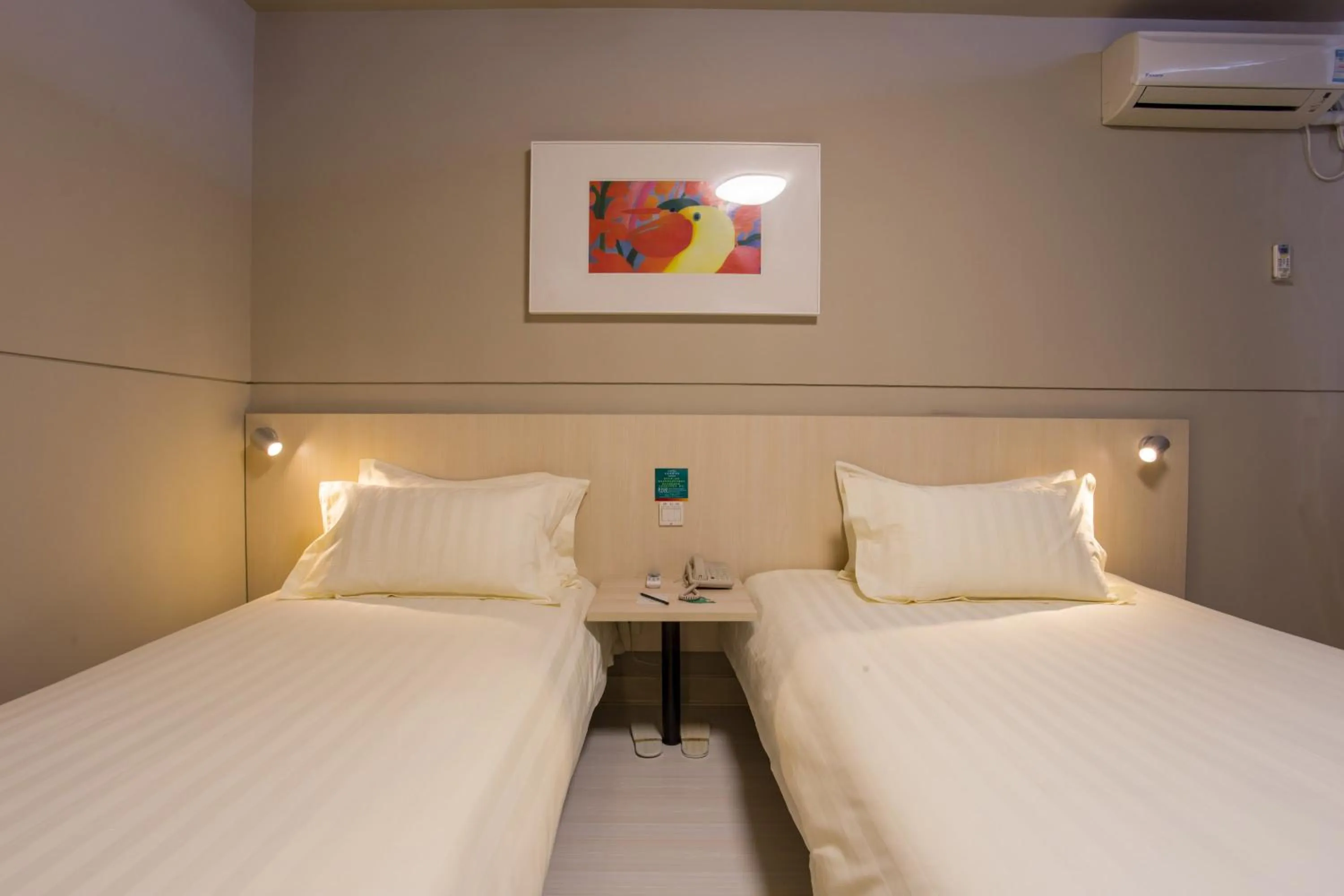 Bed in Jinjiang Inn Baoji High-speed Rail Station