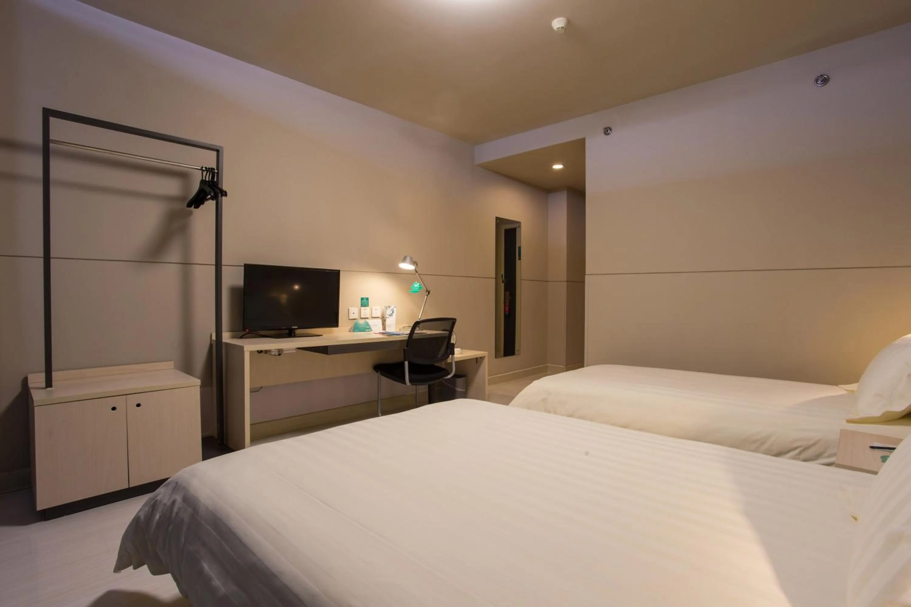 Bed in Jinjiang Inn Baoji High-speed Rail Station