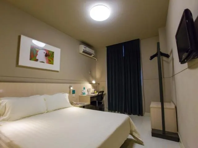 Bed in Jinjiang Inn Wuhan Jiangtan Nanjing Road Science Museum