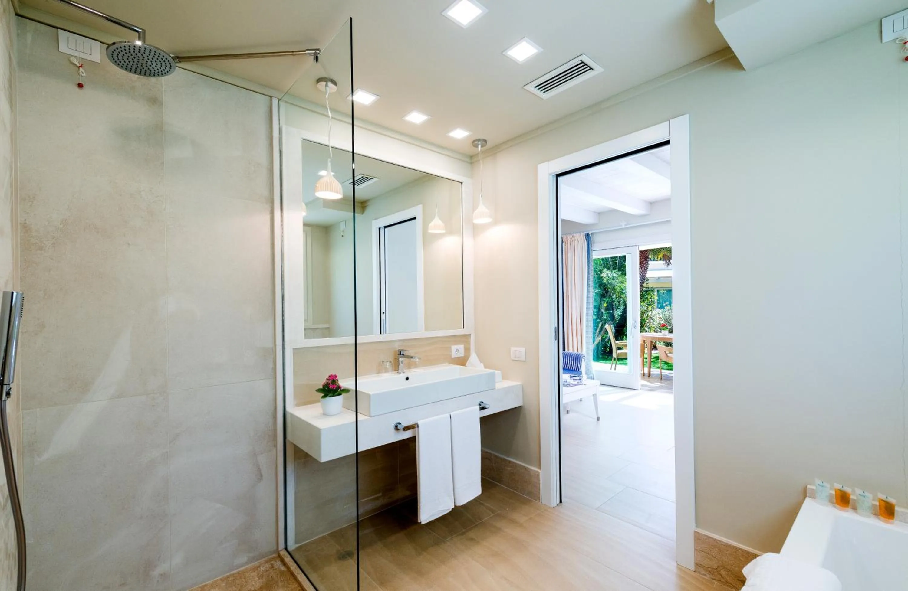 Bathroom in Forte Village Resort - Bouganville