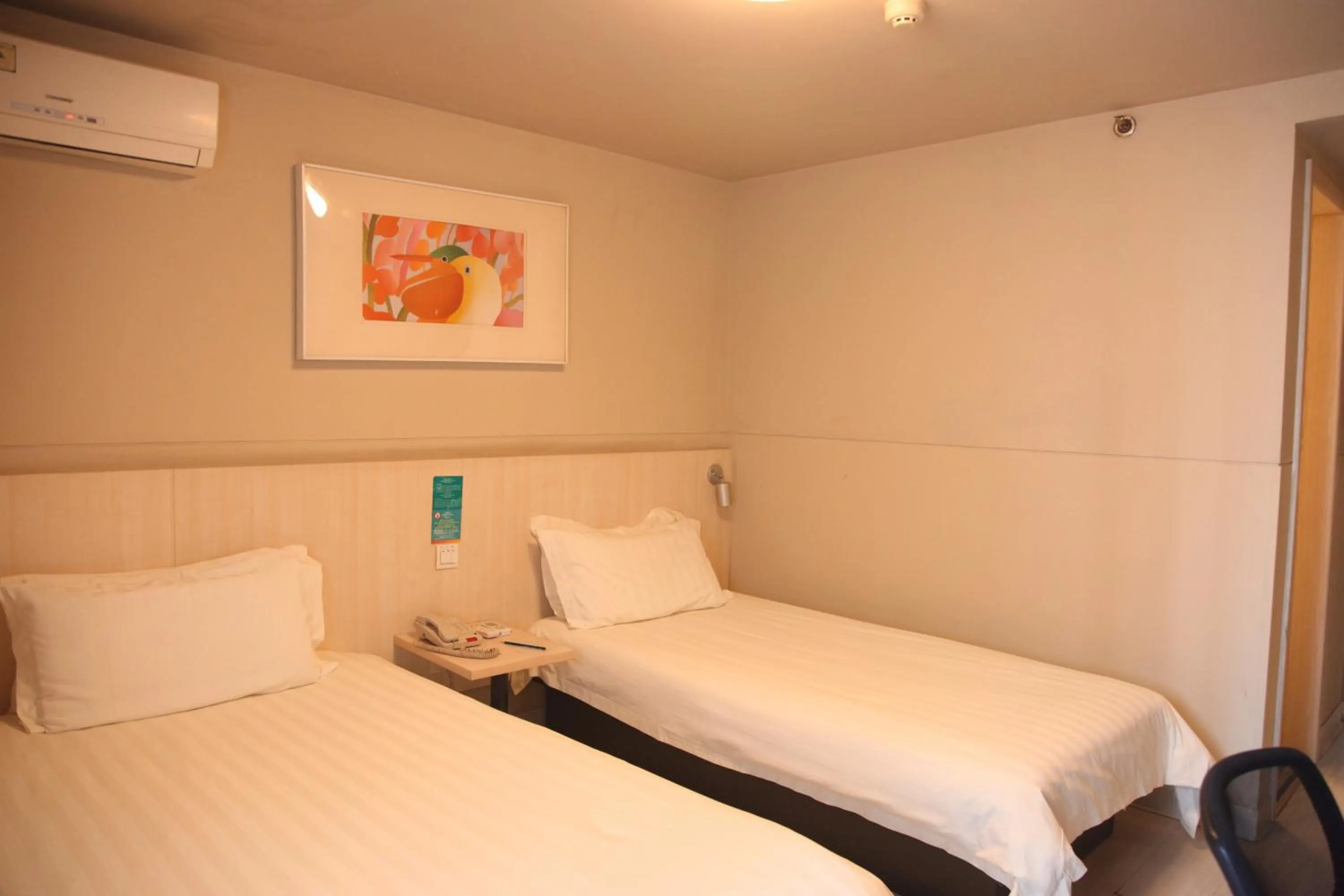 Bed in Jinjiang Inn Beijing Zoo