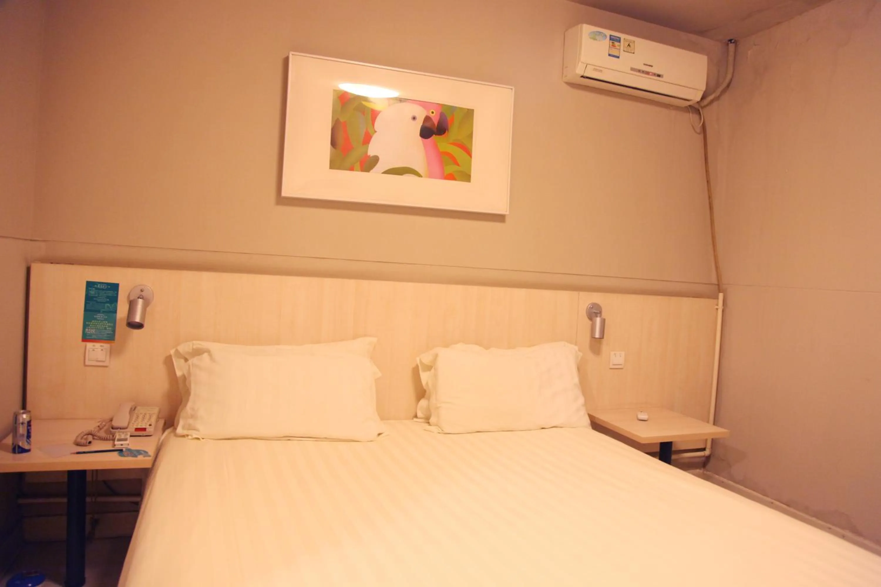 Bed in Jinjiang Inn Beijing Zoo