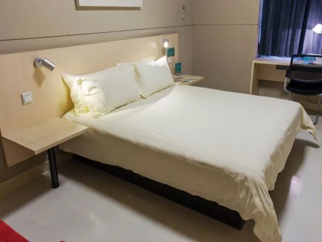 Bed in Jinjiang Inn Changzhou Wujin Chunqiu Yancheng Yongsheng Road