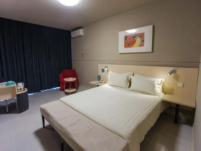 Bed in Jinjiang Inn Changzhou Wujin Chunqiu Yancheng Yongsheng Road
