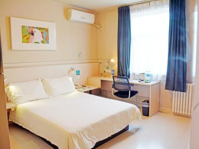 Bed in Jinjiang Inn Baoding Military School Square