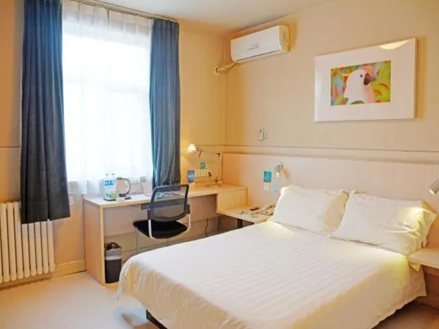 Bed in Jinjiang Inn Baoding Military School Square