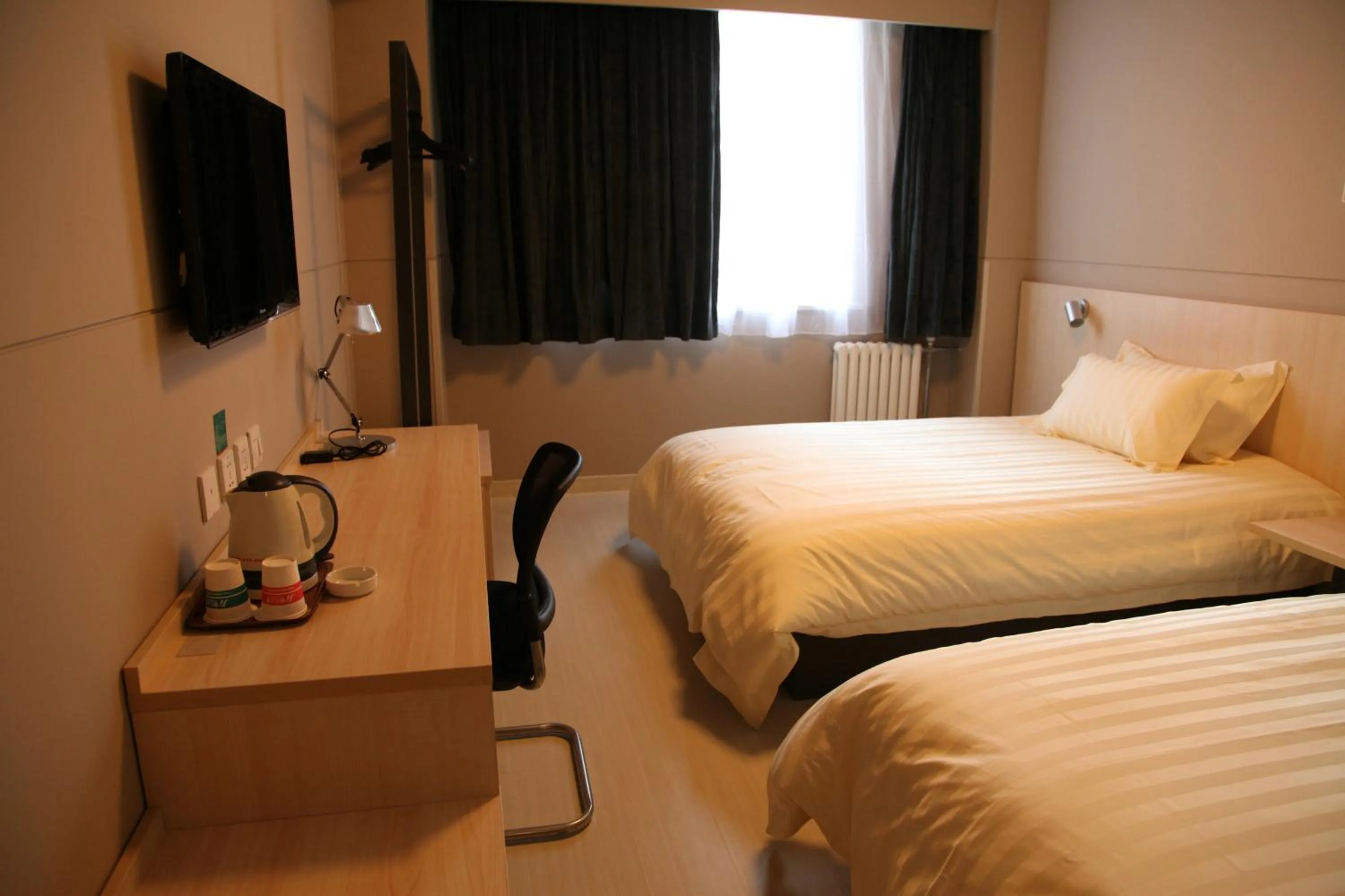 Bedroom, Bed in Jinjiang Inn Beijing Tongzhou Beiyuan Subway Station