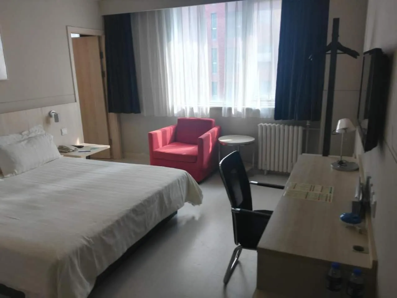 Photo of the whole room, Bed in Jinjiang Inn Beijing Tongzhou Beiyuan Subway Station