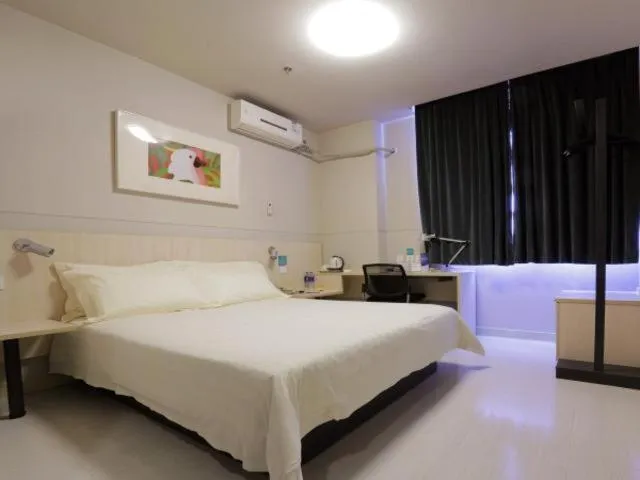 Bed in Jinjiang Inn Langfang Pedestrian Street