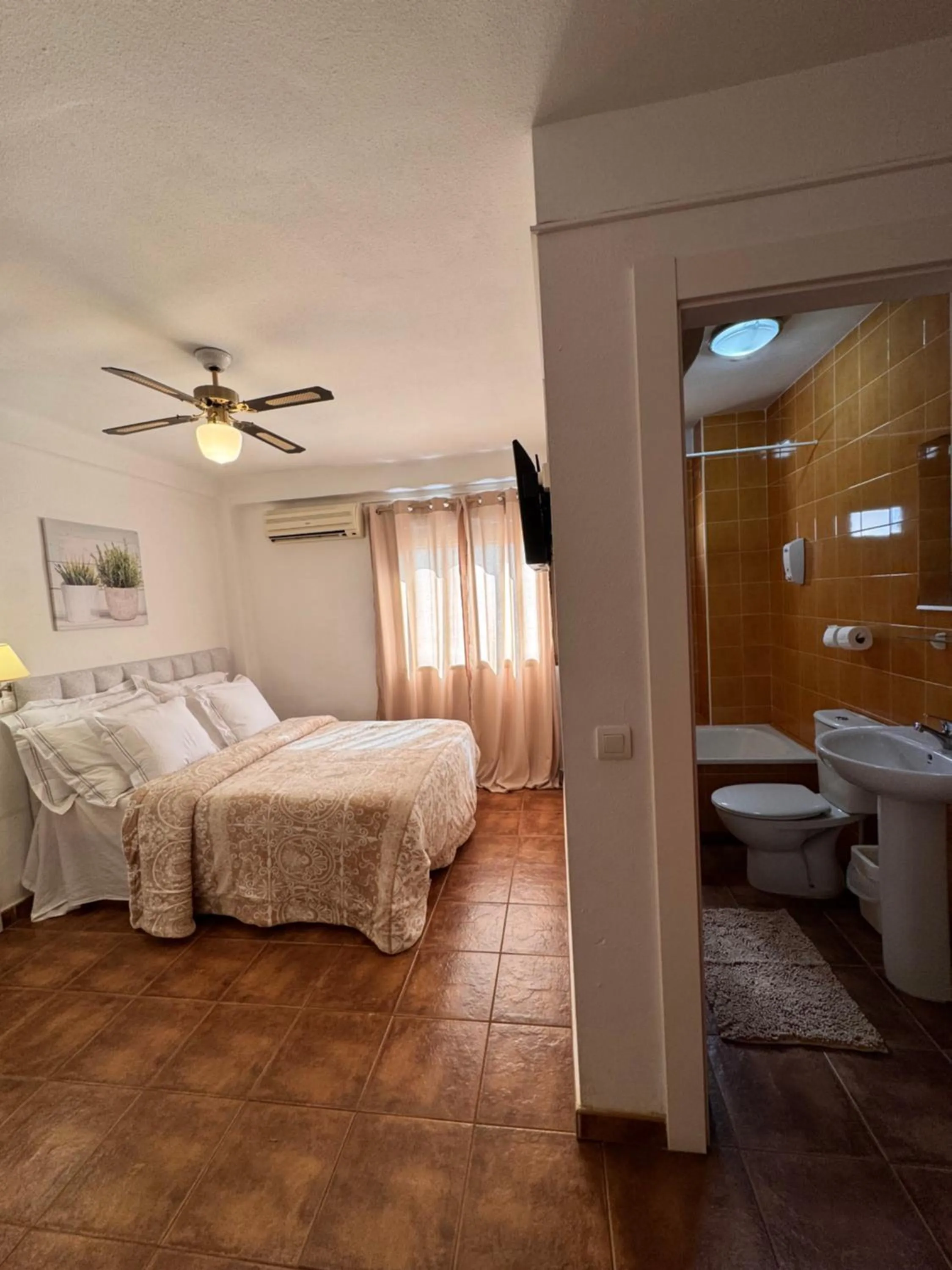 Toilet, Bed in Hotel Serramar