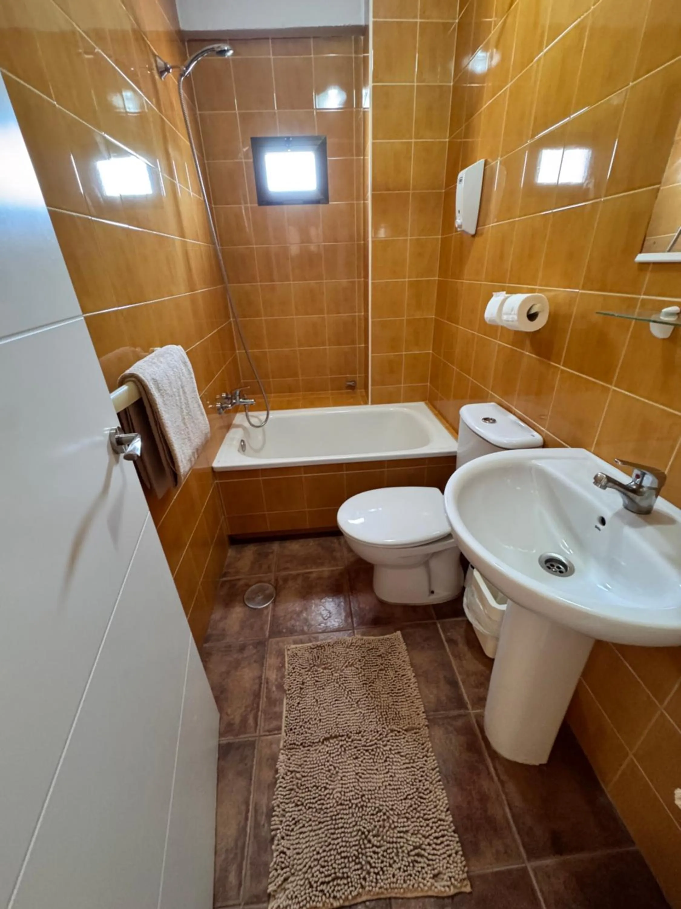 Shower in Hotel Serramar