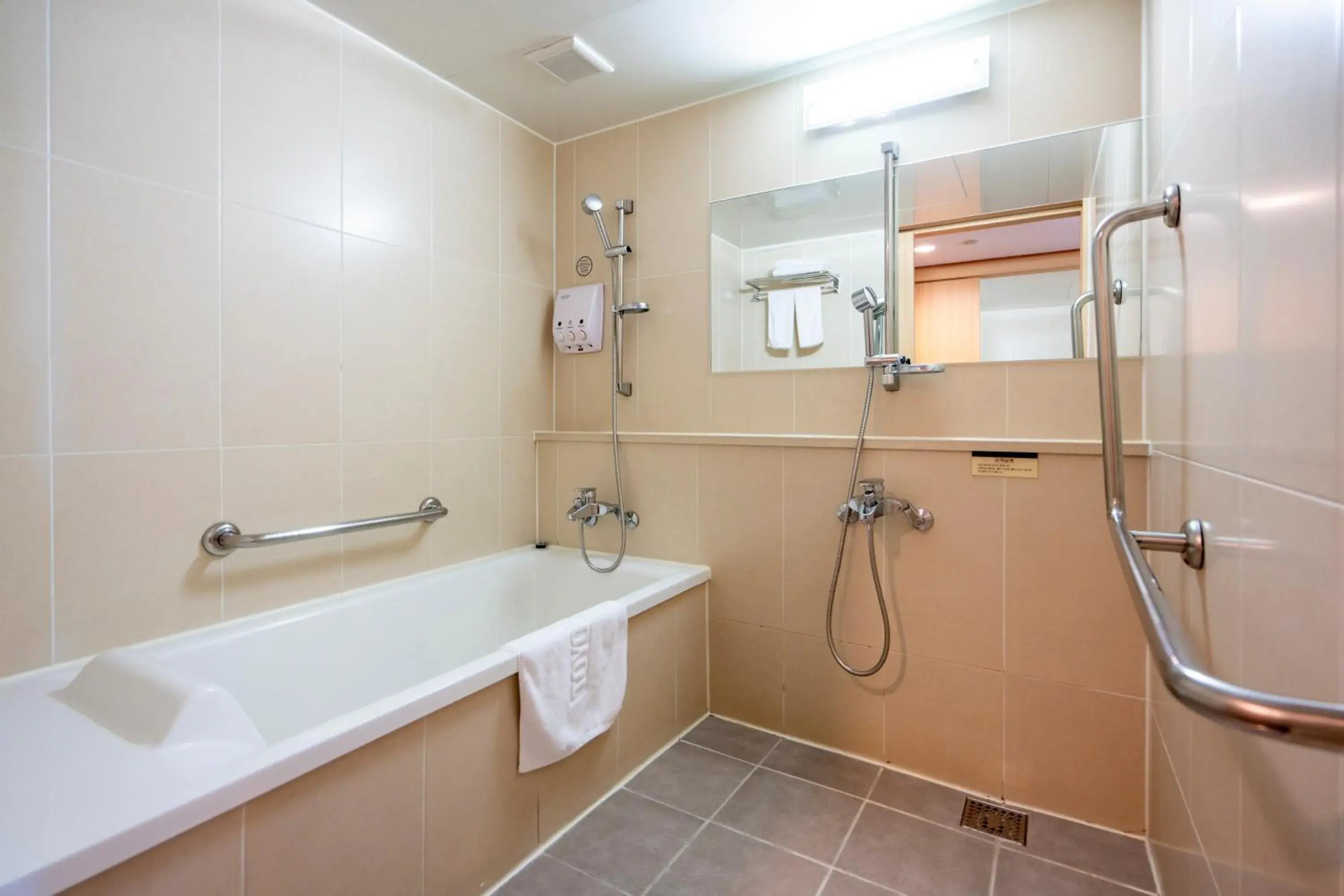 Superior Double Room in Toyoko Inn Daejeon Government Complex Superior Double Room in Toyoko Inn Daejeon Government Complex