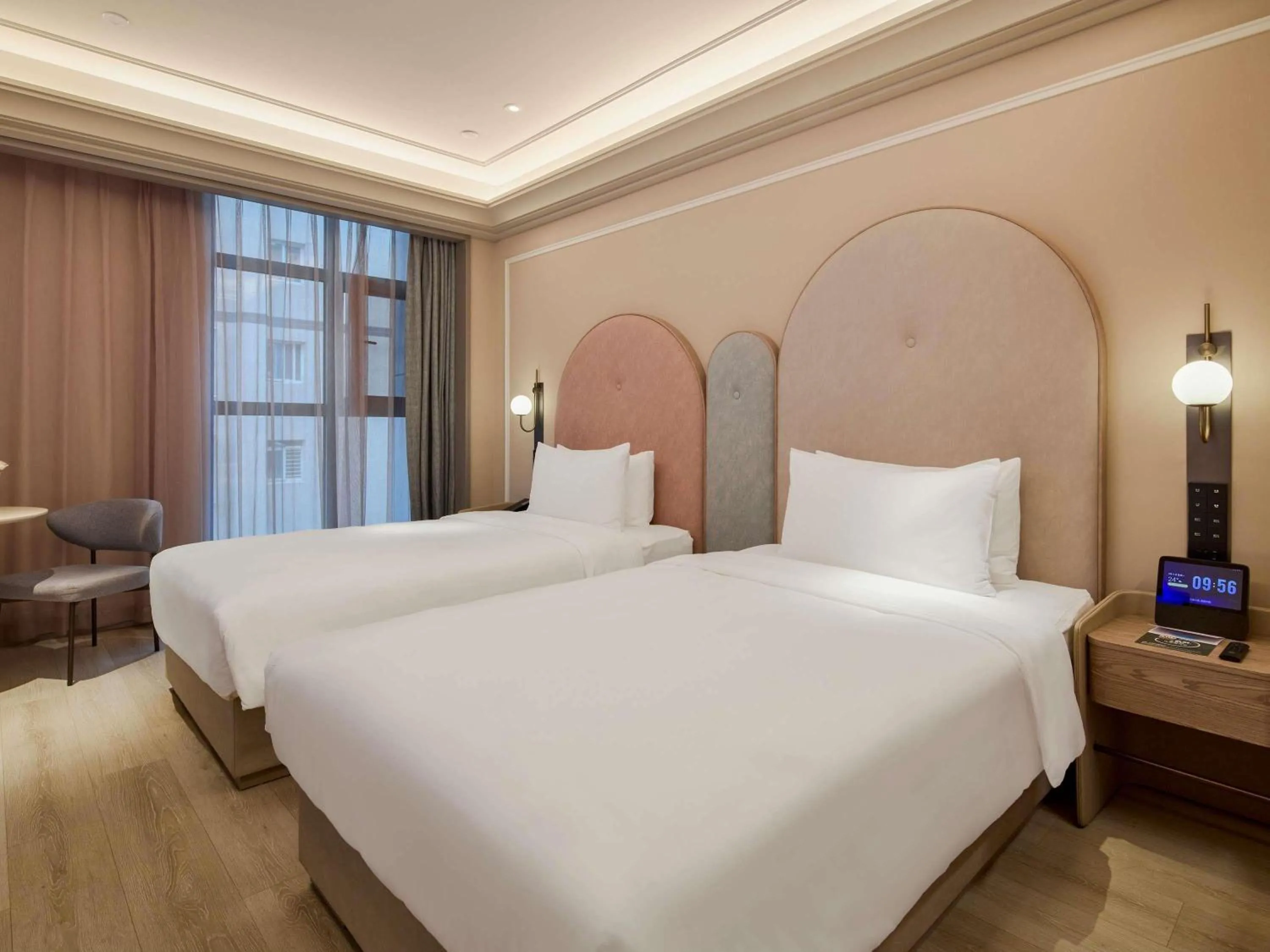 Bed in Mercure Xian Dazhai Road