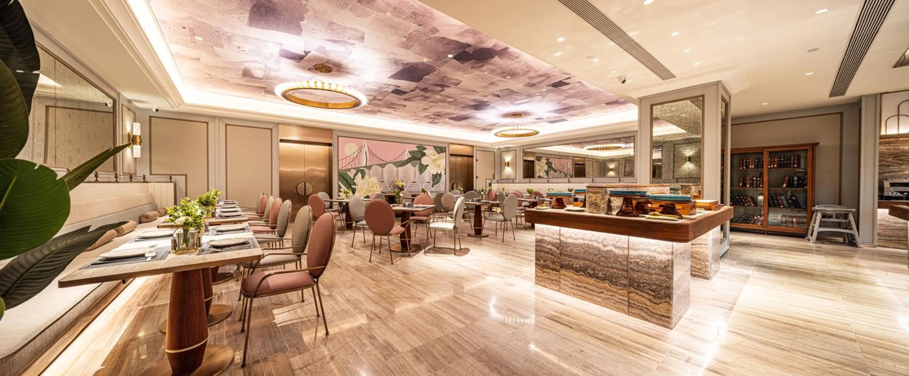 Restaurant/places to eat in Mercure Xian Dazhai Road