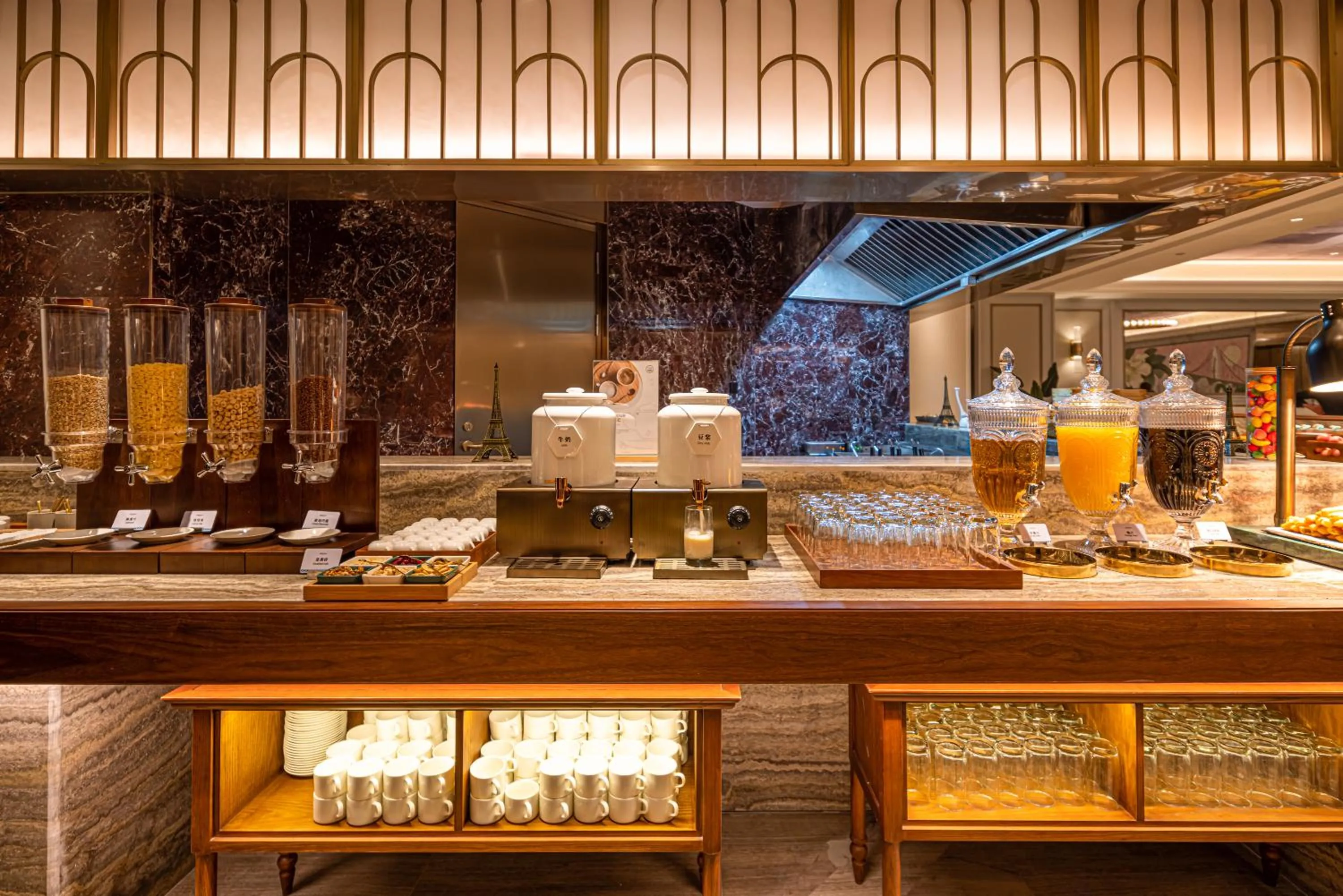 Buffet breakfast in Mercure Xian Dazhai Road