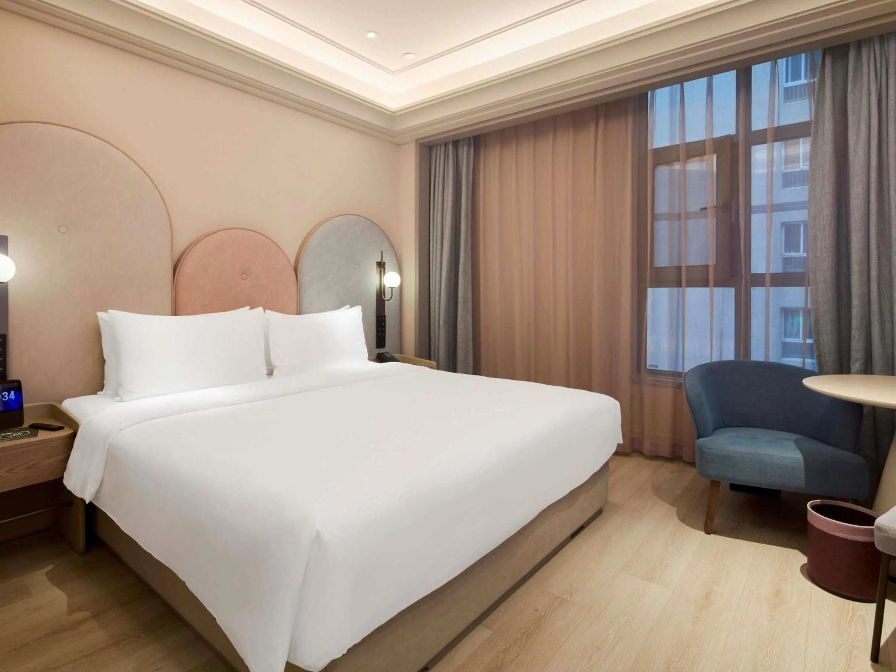 Bedroom, Bed in Mercure Xian Dazhai Road