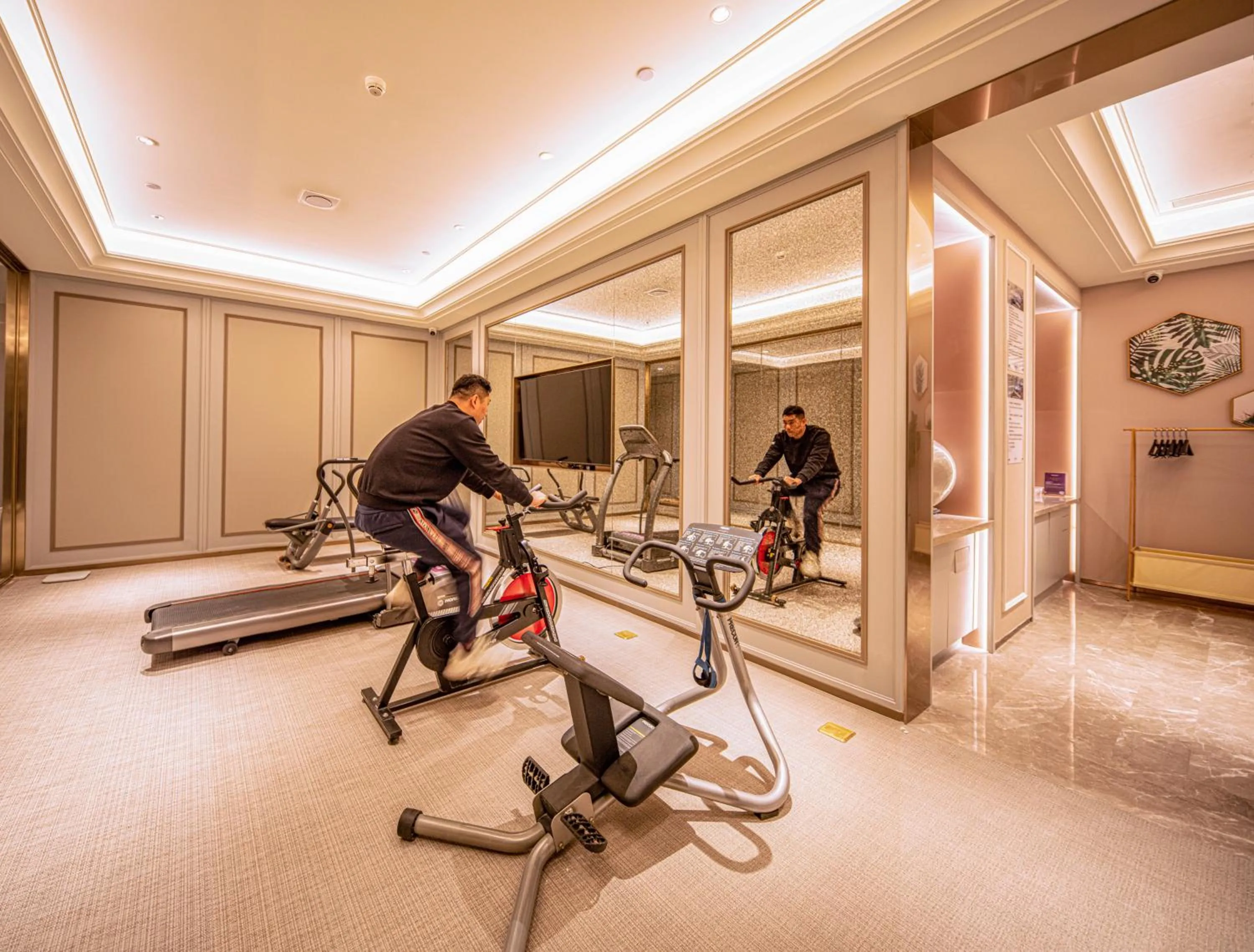 Fitness centre/facilities in Mercure Xian Dazhai Road