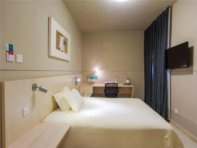 Bed in Jinjiang Inn Shaoxing Keqiao Wanda Plaza Convention and Exhibition Center Hotel