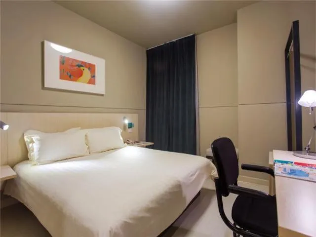 Bed in Jinjiang Inn Shaoxing Keqiao Wanda Plaza Convention and Exhibition Center Hotel