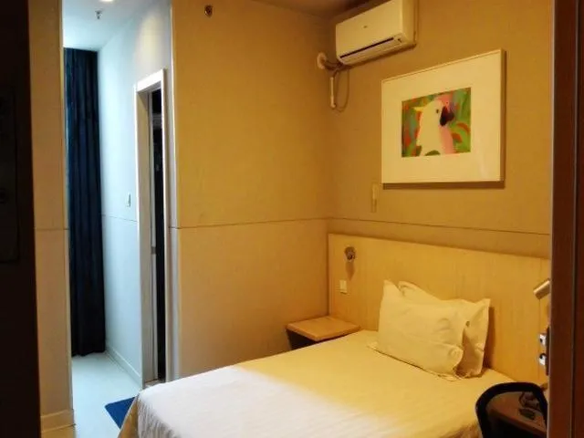 Bed in Jinjiang Inn Xuzhou Golden Eagle International Shopping Center Jiahe East Street Hotel