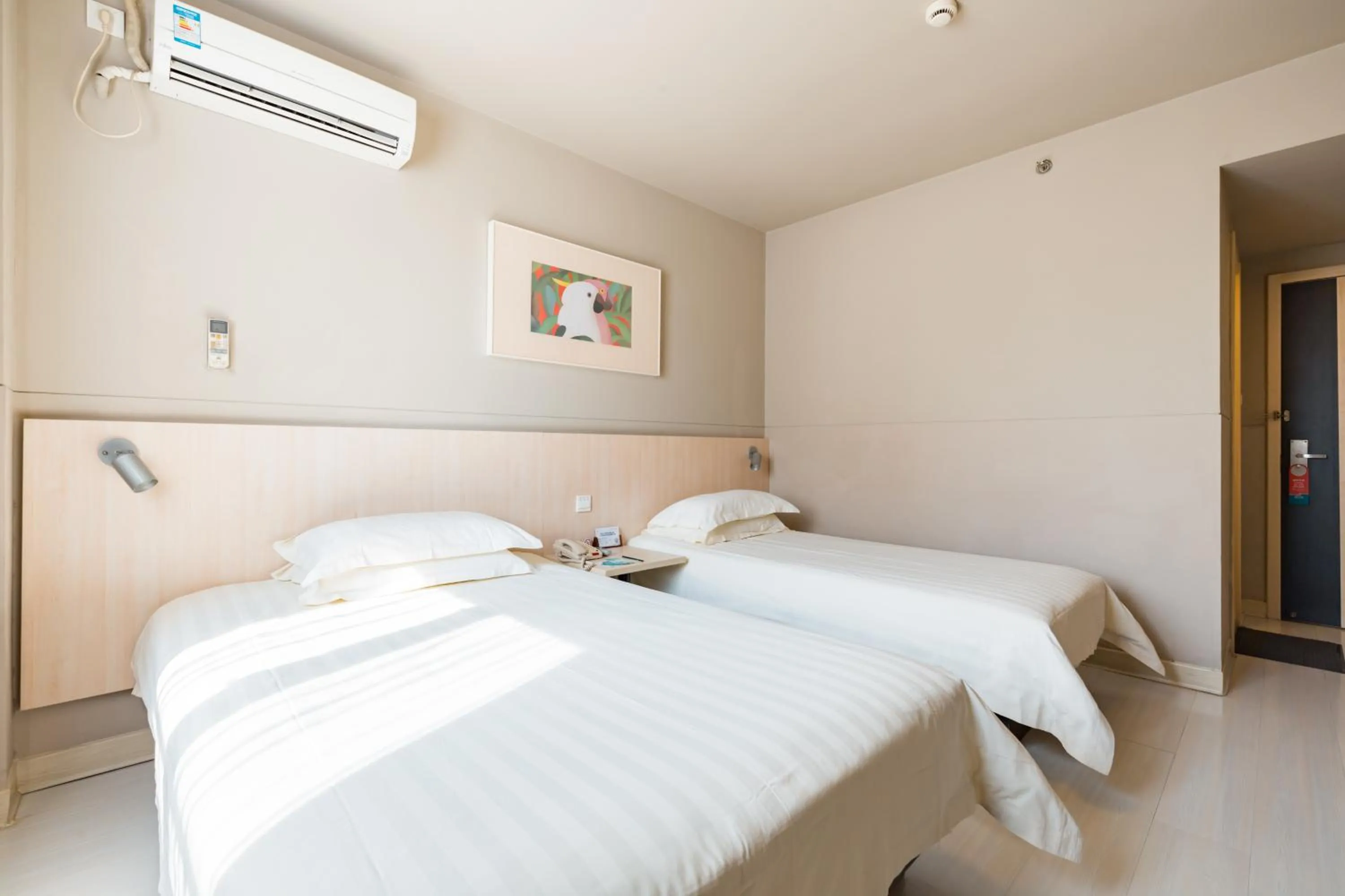 Bedroom in Jinjiang Inn Shanghai Light Textile Market Caoan Road