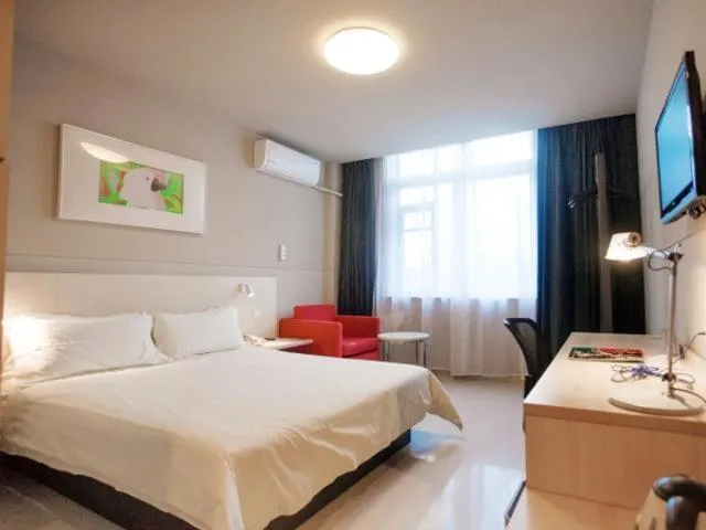 Bed in Jinjiang Inn Wuxi Central Station