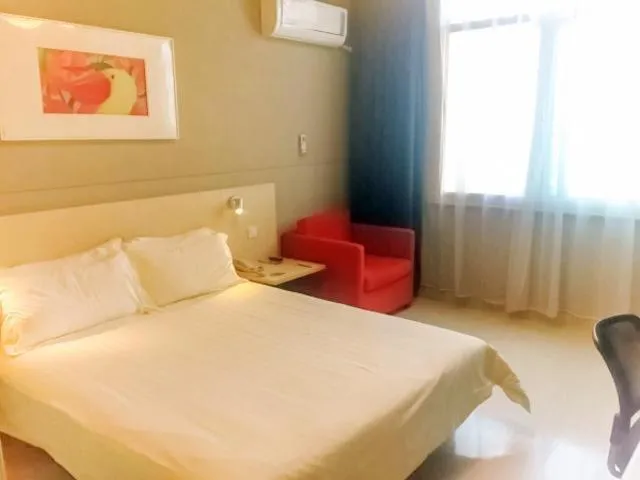 Bed in Jinjiang Inn Wuxi Central Station