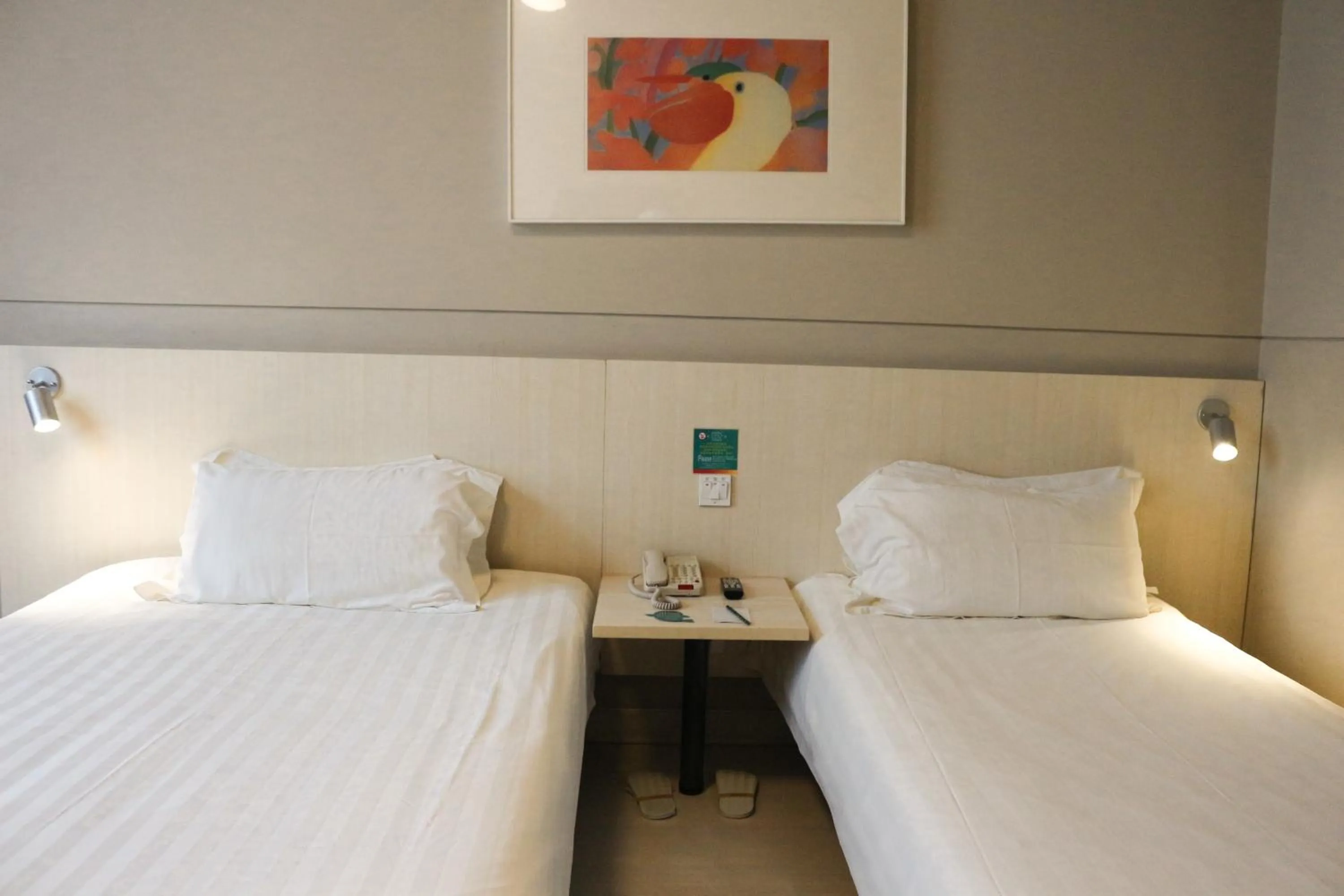 Bed in Jinjiang Inn Shanghai Chedun Studios