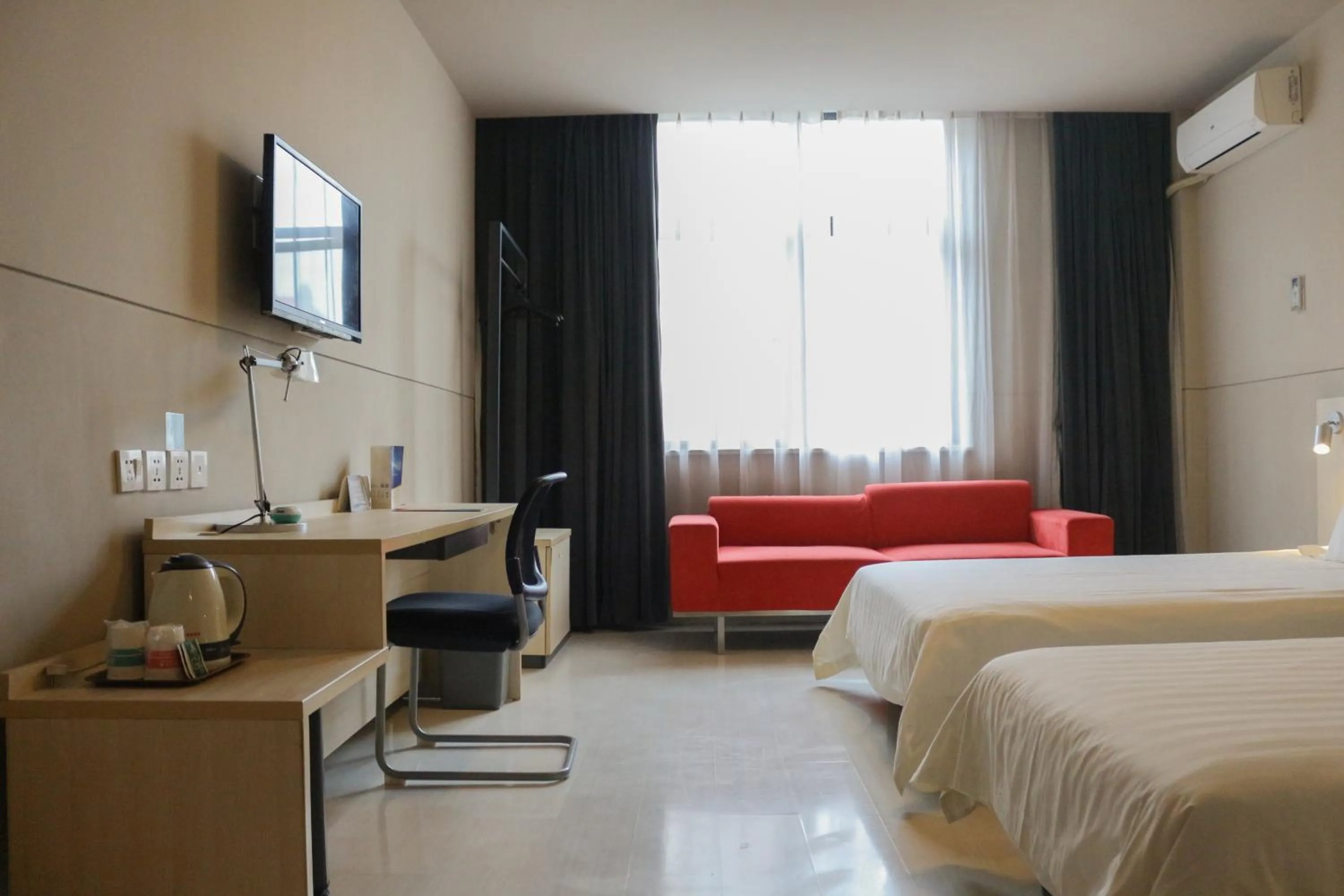 Bed in Jinjiang Inn Shanghai Chedun Studios