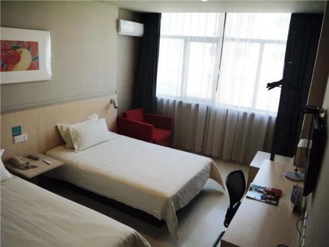 Bed in Jinjiang Inn Zhuji Datang