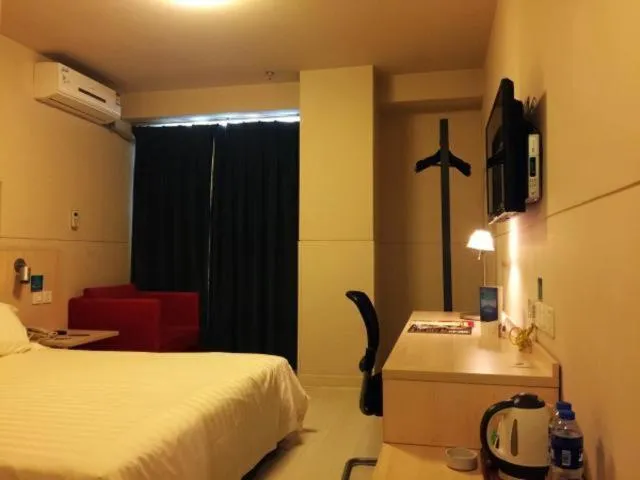 Bed in Jinjiang Inn Langfang High-speed Railwy Station Yinhe South Road