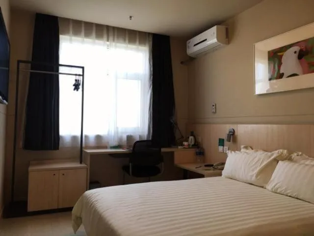Bed in Jinjiang Inn Langfang High-speed Railwy Station Yinhe South Road