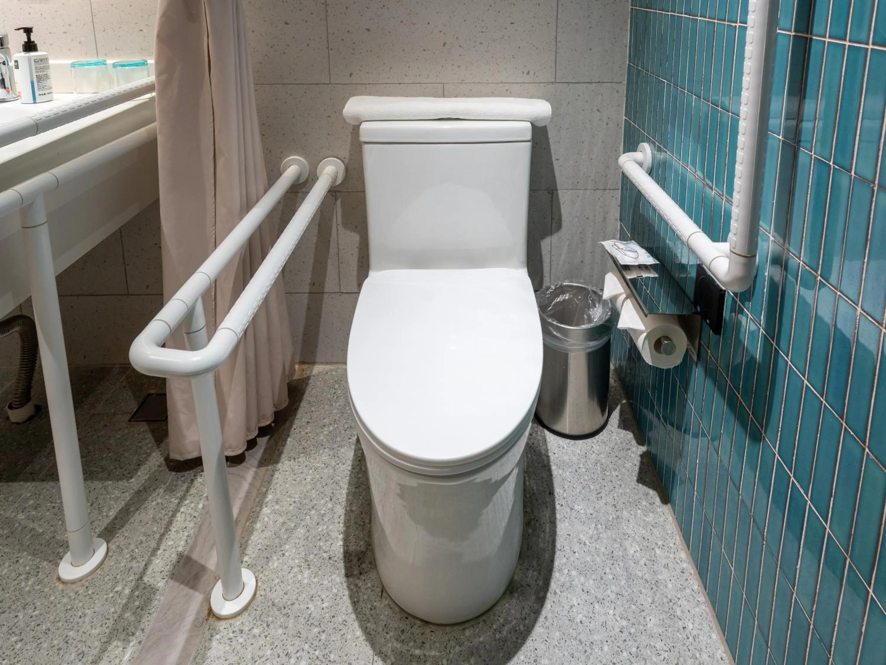Toilet in Holiday Inn Express Suzhou Dushu Lake Xi`an Jiaotong-Liverpool University by IHG