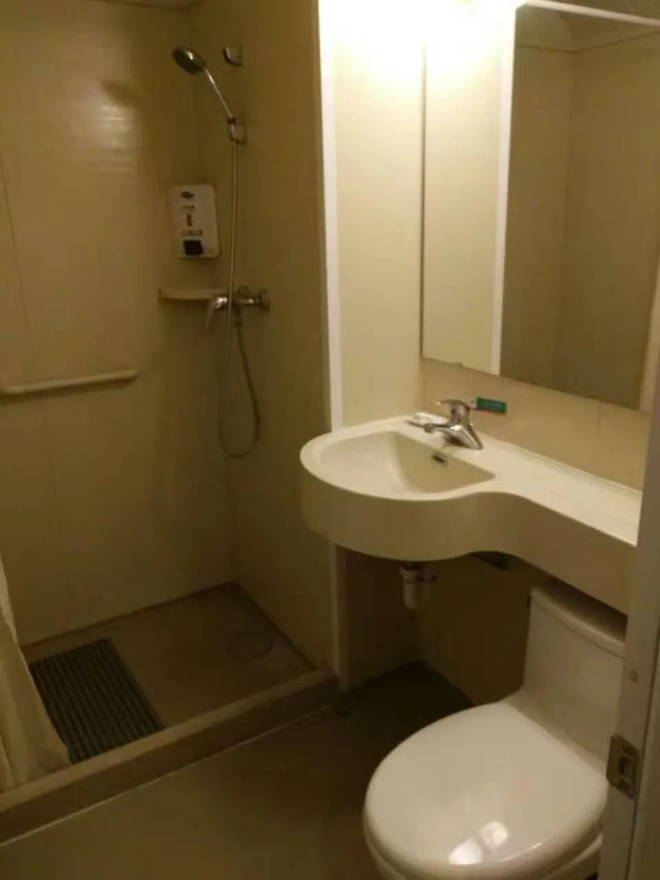 Bathroom in Jinjiang Inn Beijing Laiguangying