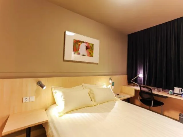 Bed in Jinjiang Inn Shanghai Baoshan Youyi Road