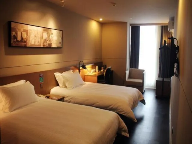 Bed in Jinjiang Inn Select Jiaxing Wanda Plaza